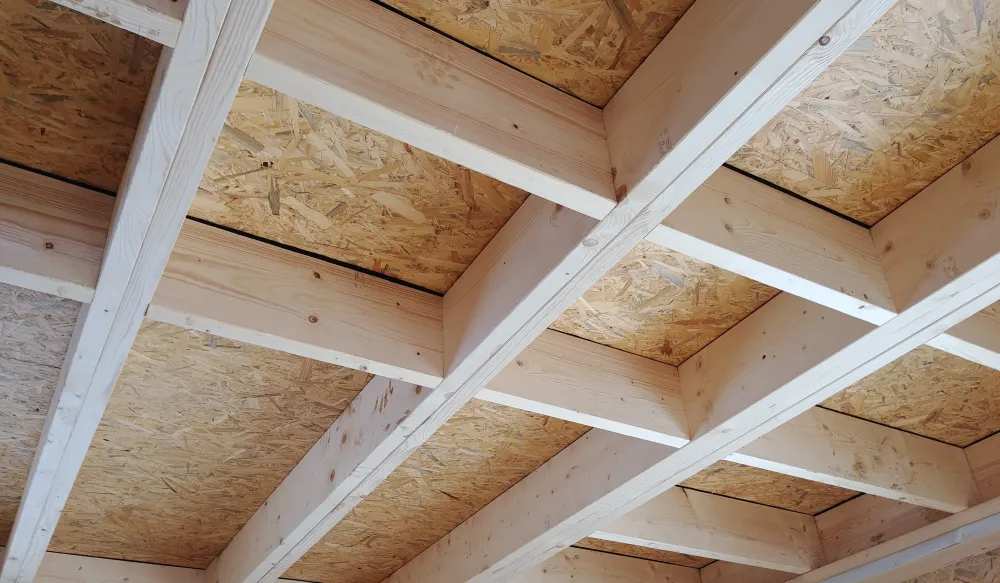 drewniane stropy w domach skandynawskich